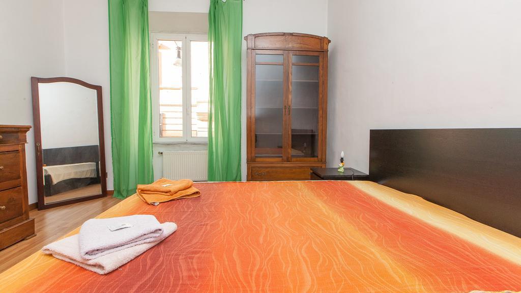 Rental In Rome Santini Apartment Szoba fotó